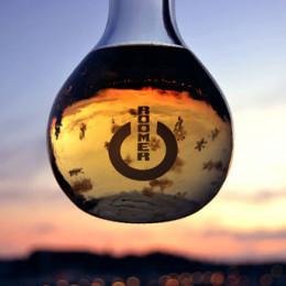 RoomeR is ... een nieuwbollig drankje op basis van vlierbloesem en bevat 15 % vol alcohol. Volledig natuurlijk, artisanaal en Gents.