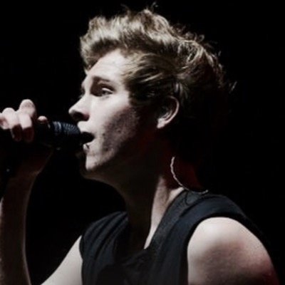 free follow from @aussieIrh follow her and ask for a dm to luke/4 or more free follows?¿?¿