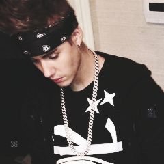 I would like to come see you in concert, meet you , hold you in my arms and tell you I love you and die in your arms - Justin