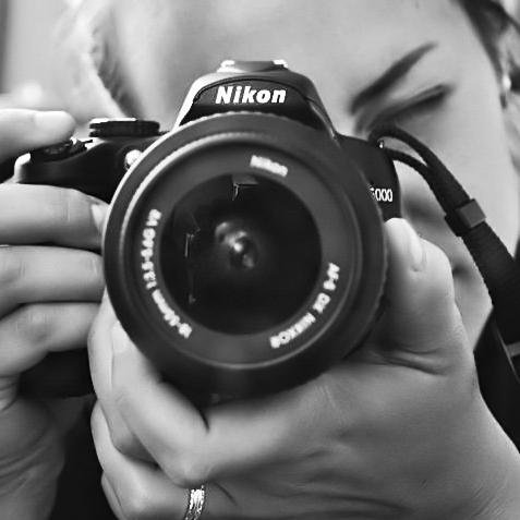 Venezolana de nacimiento y ciudadana del mundo. Periodista, lectora voraz, Fotógrafa amateur. Quiero aprender de todo lo bueno...