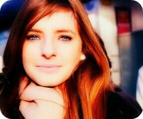 lucha por la persona que te quiera,no por la q te quiere y quieres a miles mas...