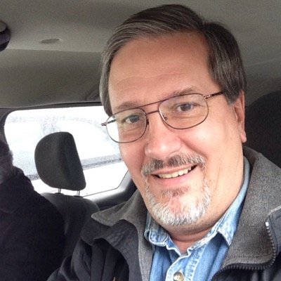 momentz0724's profile picture. 