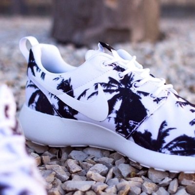 Tweeting pics of the best shoes! If you like shoes you belong here!