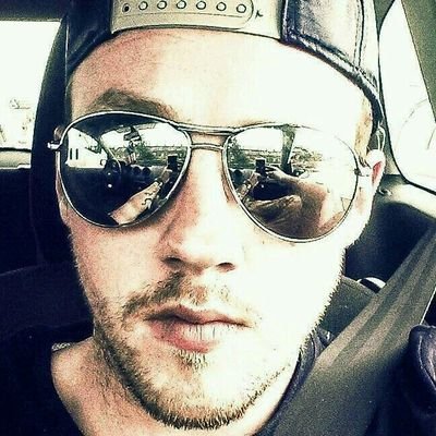 Im 26 years old and Live in bradford. Mail me!! facebook-Stevie Lee...instagram-Stevie_gram24 #follow4follow