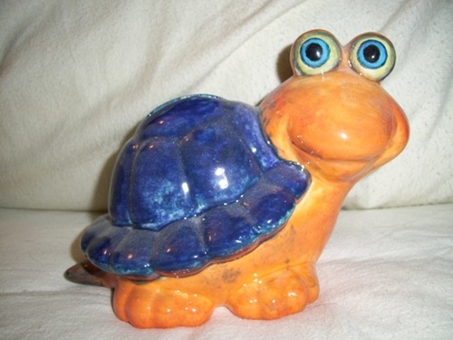 I'm tall & like turtles, TLoZelda, Monkey Island, music and food. :-D