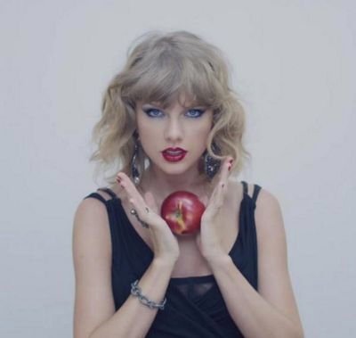 TAYLOR SWIFT IS HOTTER THAN THE SUN. sean too.