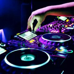 DJ_Mo_E_SA @DJ_Mo_E_SA DJ_Moe_SA @DJ_MoeProduction.              #HipHop #Singer #Metro Awards