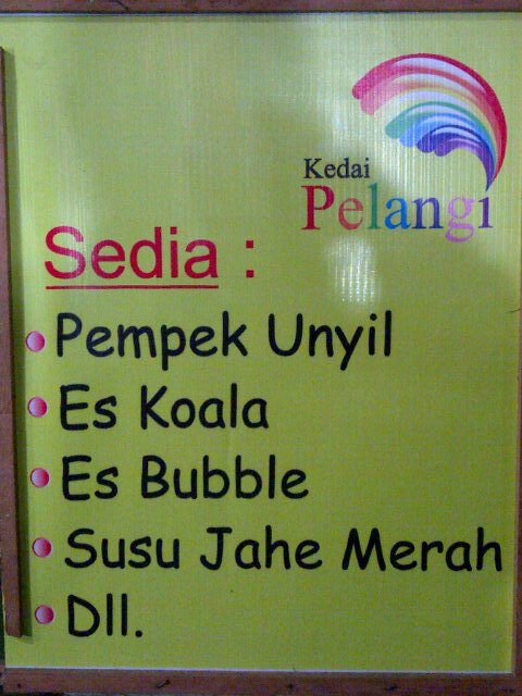 Kedai ukuran mini, menjual Pempek Unyil, Susu Jahe dengan Jahe Merah, es koala, dan es bubble
