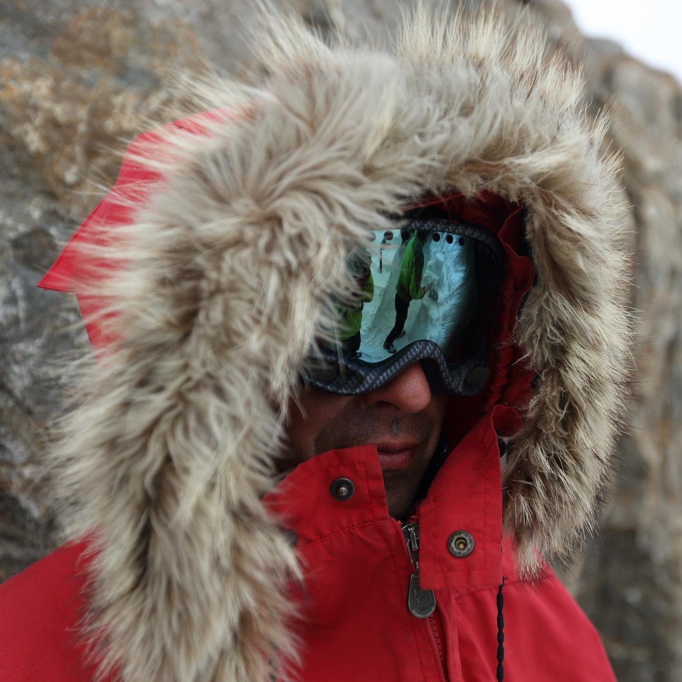 #Guide #polaire à @Terres_oubliees, créateur de #voyages en #arctique à #ski ; #kayak et #plongée 📷https://t.co/Ouc8gr4Raq