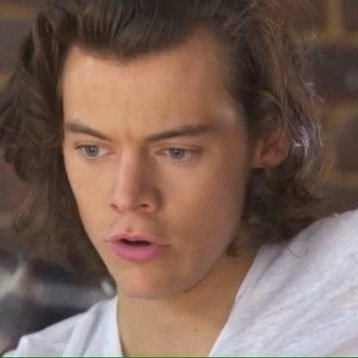 yourhairlately's profile picture. please follow @squintyeyedlwt because she gave you this follow!