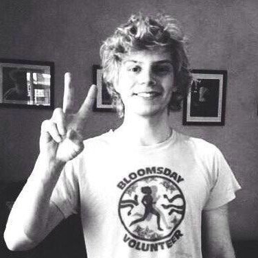 evan peters knows the way to a girls heart