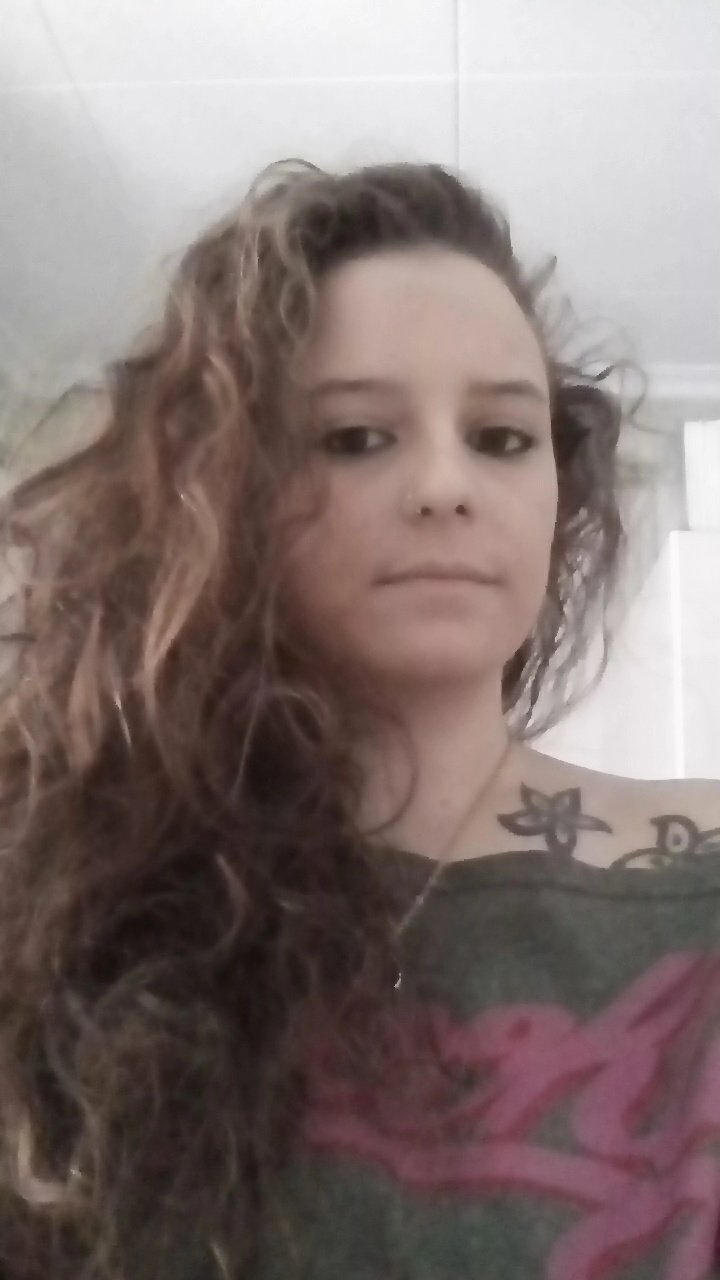 Fernandyromero's profile picture. Nos pasamos la vida esperando que pase algo y lo único que pasa es la vida^^