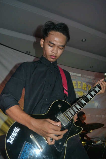 kandartcore_'s profile picture. follow @MeeryzeansRock