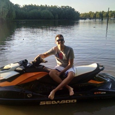 franaguzzi's profile picture. Velez Sarsfield 💙 loco por los autos