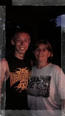 d086d63aa970499's profile picture. I'm Dakota watt 18 years old 
I love sports and I'm very athletic 
my favorite people is Kobe Bryant
and George iloka 
And fam #43