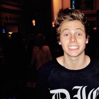 lovelukehemms's profile picture. @Luke5SOS: 5sos are trash !