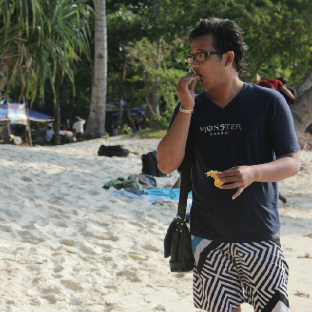 Wisnu itu adalah nunu dan nunu itu adalah wisnu . Di samping ny ♥@citrabilson♥