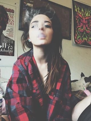 No tengo intentos de suicidio a cuestas aunque sí pensamientos suicidas. Sé que mi decisión es 
totalmente irracional.Pero es mi único escape.