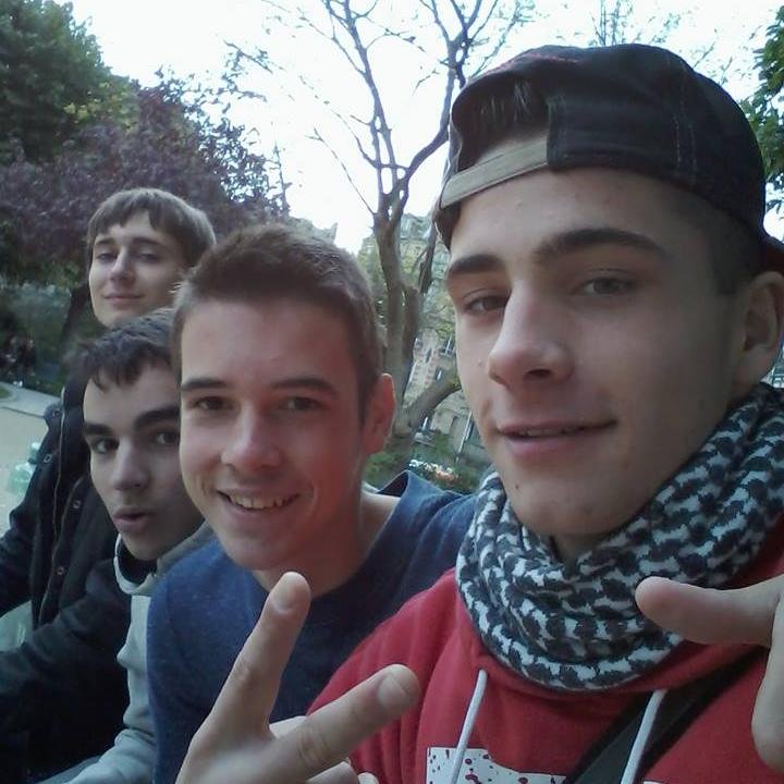 17 ans (F/A Manager, ps4)