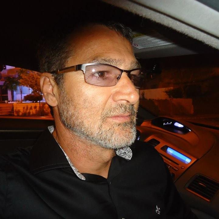 Sou you tuber,  meus canais são: cozinhando com Abreu, os vencedores, tudo sobre youtube  
e hinos ccb. se inscrevam lá que assim que possivel retorno todos bjs
