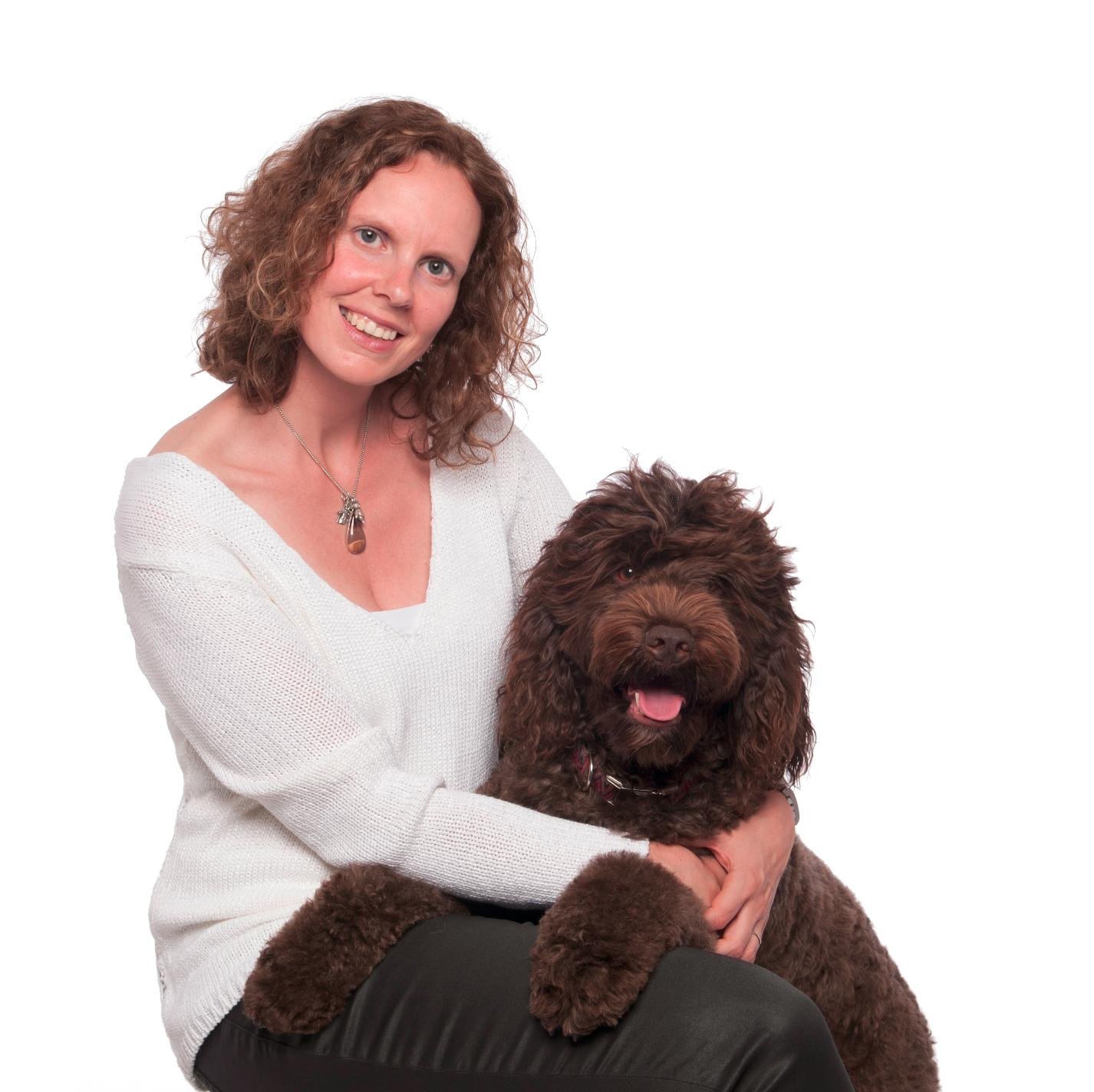 Doodle coat expert, Learn to groom your Doodle professionally, in a fluffy way. Find me on my Doodlecomfort FB page and get my FREE ebook!