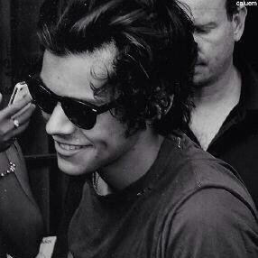 omergerdharry's profile picture. Don't look back, Live your Life, Even if its just for tonight. 0/Everyone