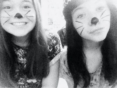 emmiishaw99's profile picture. two british youtubers have simultaenously destroyed and completed my life...