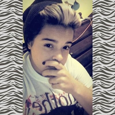 Muitas vezes é preciso enfrentar os problemas sozinho, é preciso lutar por aquilo que deseja,é necessário derrubar as barreiras e provar á si mesmo que é capaz.