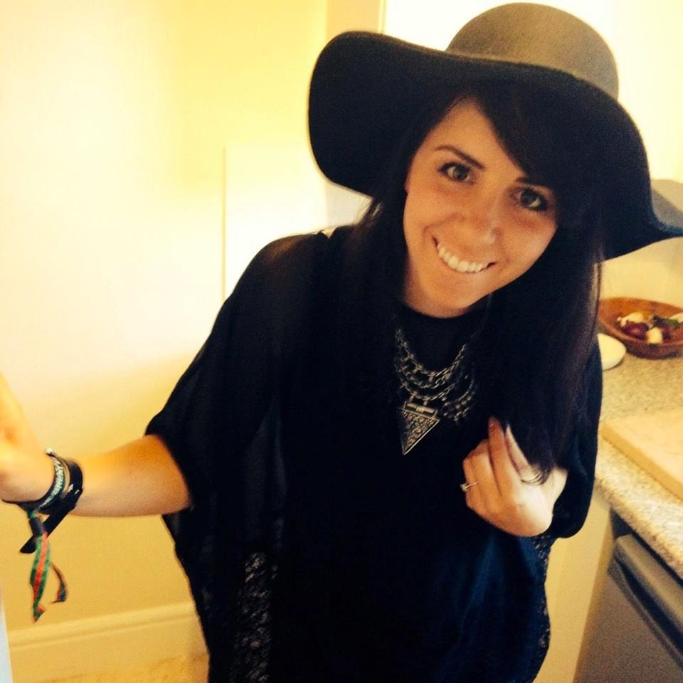 Marketeer & journo. Worked for @MarieClaireUK @Lookmagazine & edited @InTheSnowMag. Love shopping & skiing. Love writing & wondering
