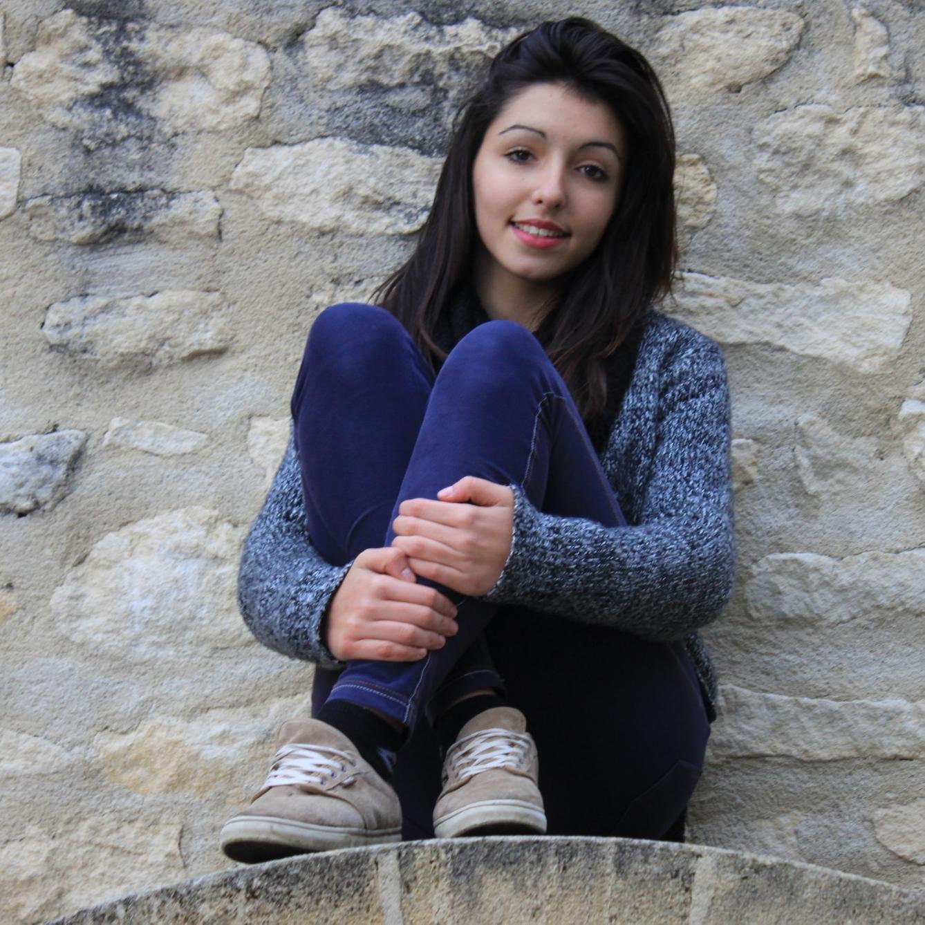 j'ai 13 ans en couple et fan des one direction :)3