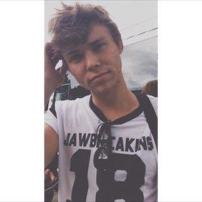 i gave you a free follow to help you gain so follow @damnastxn for me please