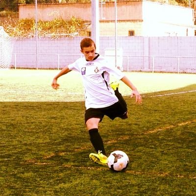 jugador del caudalll
estudio en el I.E.S sanchez Lastra y ns mas