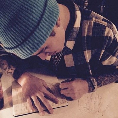 pleasuredrews's profile picture. idk