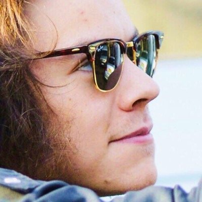 Mi sono innamorata di un ragazzo che non vedrò mai nella mia vita @Harry_Styles Ti Amo❤️