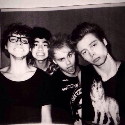 5SSOSvotevmas's profile picture. 0/5 (5sos) Hey there ^.^