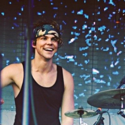 follow @zashtonvocals and follow for a follow back