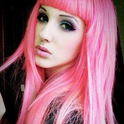 gloomy_debri's profile picture. Nunca comprometer, mas às vezes arriscar e esse é o meu único arrependimento. Um coração jovem com uma alma antiga...