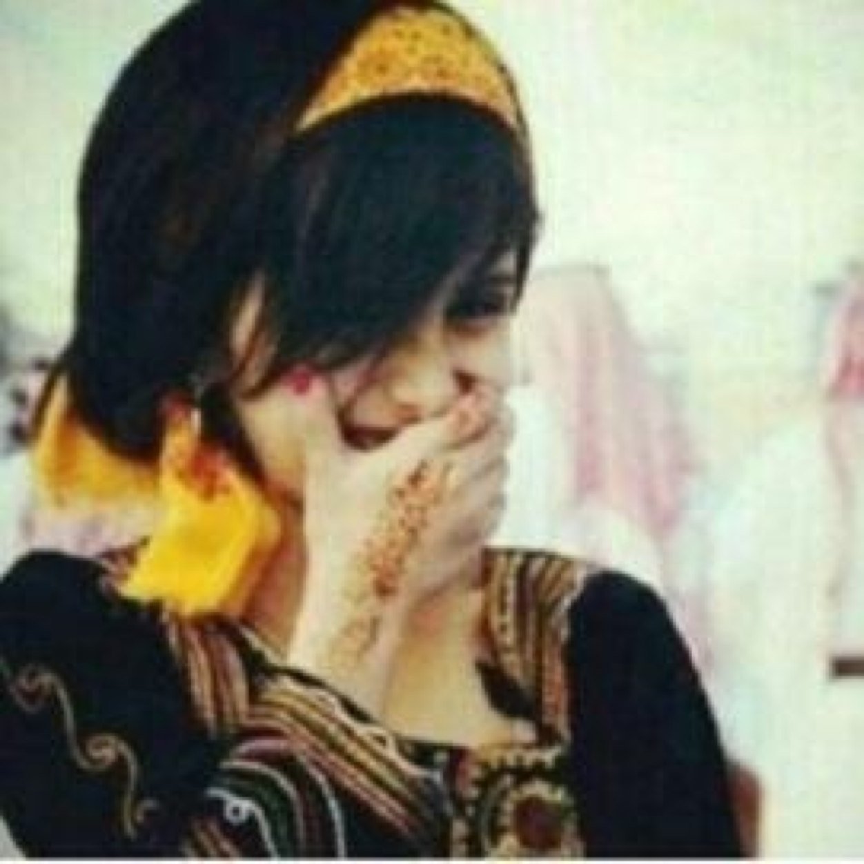 ‏عشقي الوحيد والدتي،تربيت ع يدها بعيده عن حنان ابي !فاخذت من طيبة قلبها واخذت من حنانها واخذت من عقلها وصنعت منى انثى تعتمد ع نفسها.