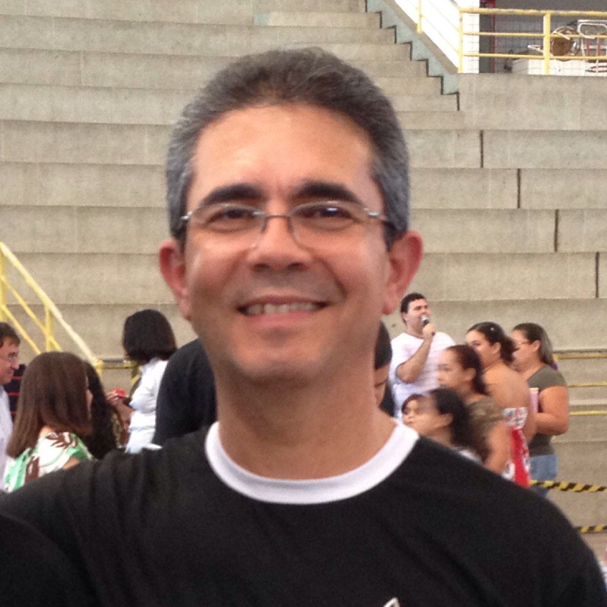 Líder de Mordomia Cristã da Missão Nordeste. Pai de 3 lindas filhas e 1 filhão,que é um presente de Deus. Avô de uma princesinha e um príncipe.
