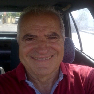 Giornalista parlamentare. Ama la filosofia, la storia, il cinema, il teatro, i viaggi. Ultimi libri: Il curioso giornalista; Parlamento sotterraneo.