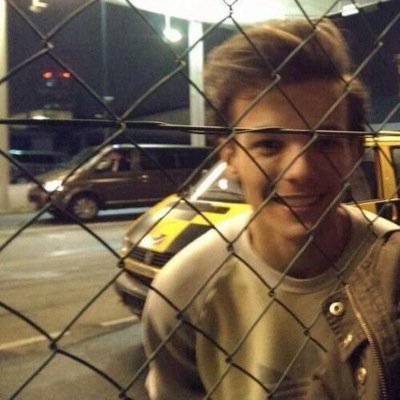 free follow from @delicateharrys ! follow her she's v nice and follows back