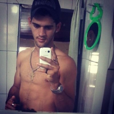 deyvid , 18 anos , pernambucano  , whatsapp 081 9215 9024
