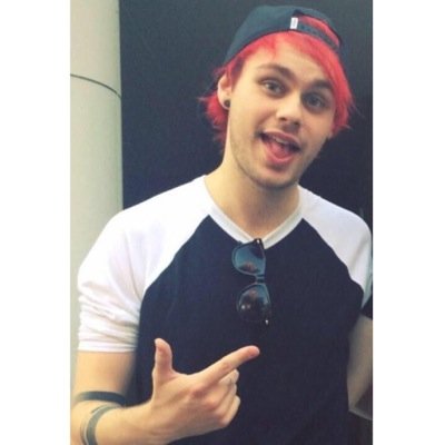 follow @niamftmgc bc she gave you a follow and you ain't Beyoncé. Ask for a follow back