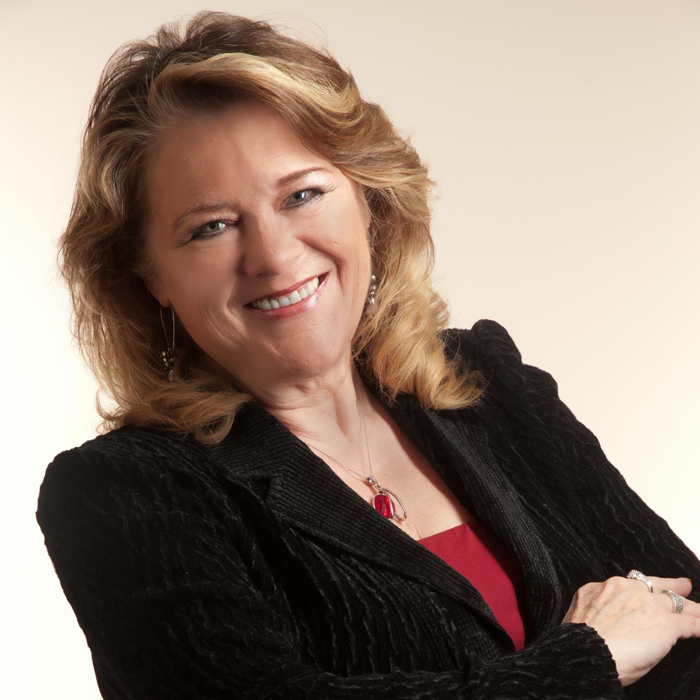 #Security Specialist for #Red Deer & Central #Alberta, Mom, Active Volunteer, Singer, Dancer, Cat and Dog Lover, #Entrepeneur who loves to travel. #Sales Awards