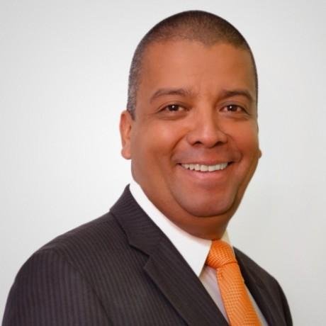 Networker, Conferencista Internacional, Empresario, Autor, Consultor en Negocios por Internet, Coach de Vida, Visionario, dedicado a mi hermosa familia.