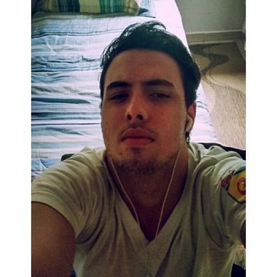 Escultor da estátua da própria existência.