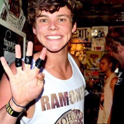 follow @nightdriveirwin