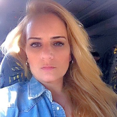 דלית מלכה מעצבת גבות משקמת מבנה גבה /איפור קבוע בכל השיטות / מעצבת שיער