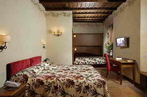 Hotel Residenza Santa Maria is a boutique hotel in the picturesque Trastevere quarter,the ancient and picturesque neighborhood in the heart of Rome.