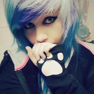 _nathygarciia's profile picture. sou sobrinha da tia mah,tenho 15 anos e sou irmã do mike  sou uma emo super simpática que ama pizza e que tem um lindo e perfeito cabelo azul !segue sigo dvt ;)